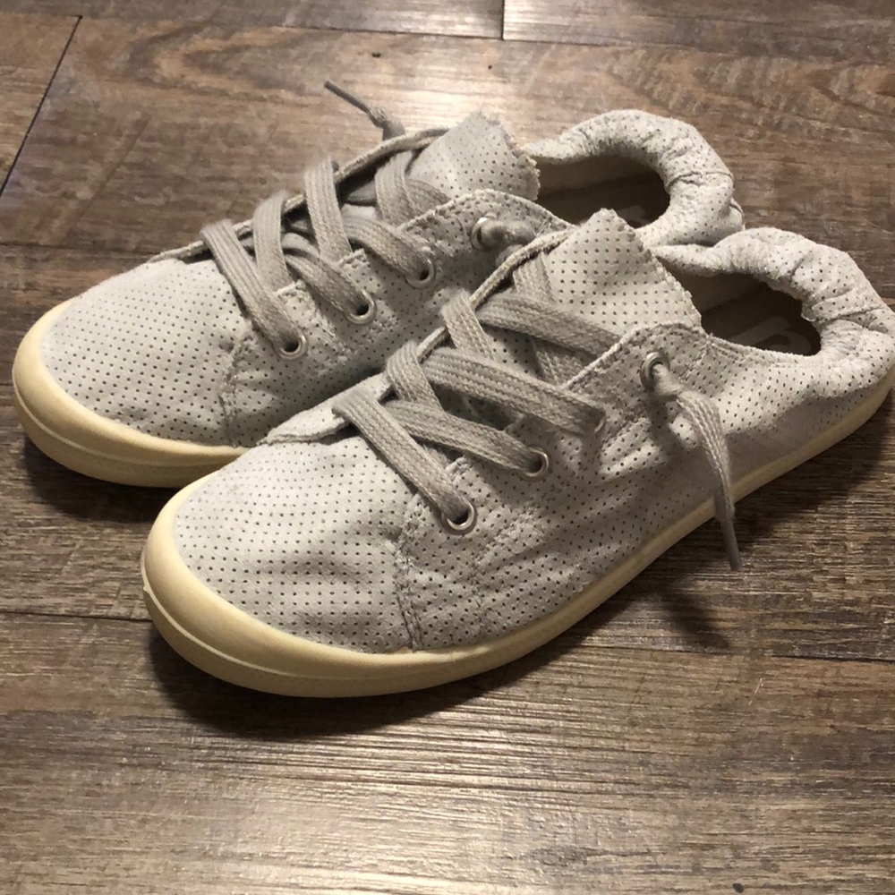 r2 Women’s slip on shoes